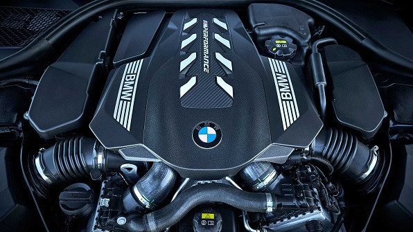 موتور BMW سری 8